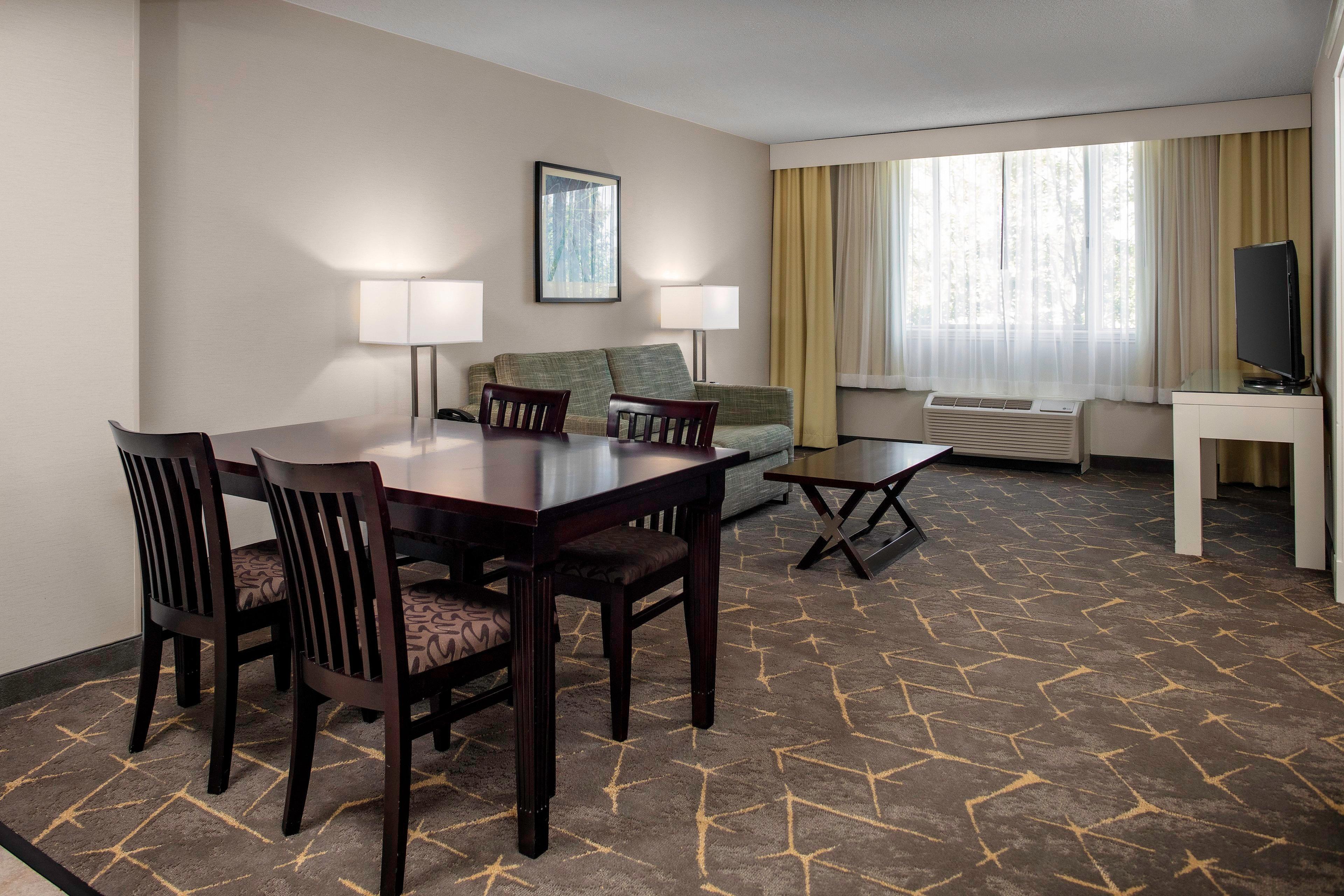 Holiday Inn & Suites Boston Peabody, An Ihg Hotel Exterior foto